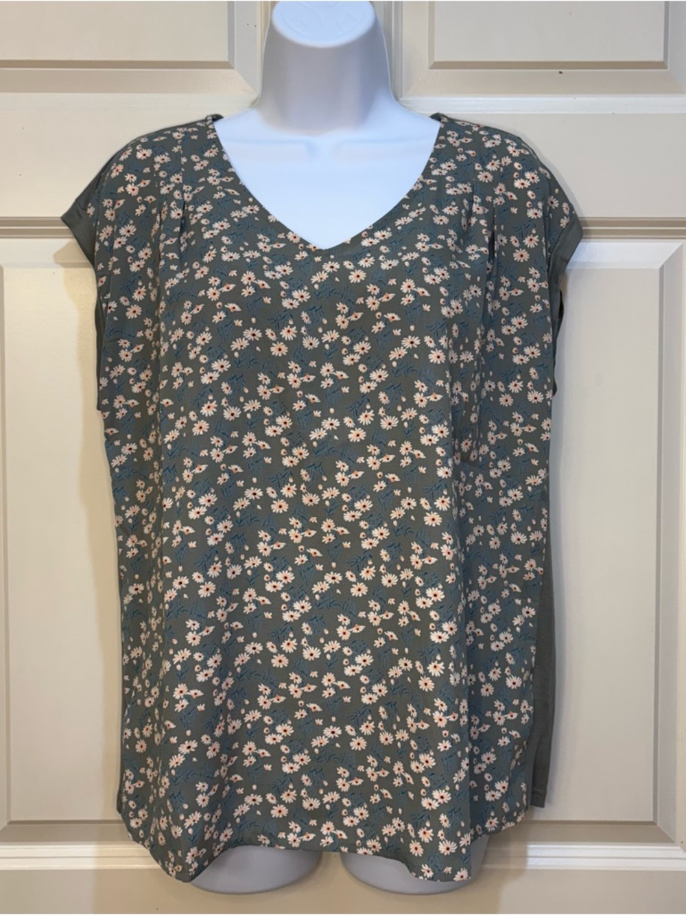 Papermoon Olive Green Floral V-Neck Short Sleeve Blouse Fit S-M